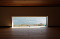 窓からは海がみえます
小豆島の海の見える物件です